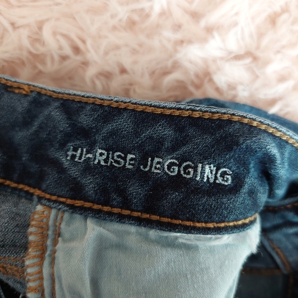 American Eagle Outfitters - Super Stretch Hi-rise Jegging - Distressed - Picture 7 of 12